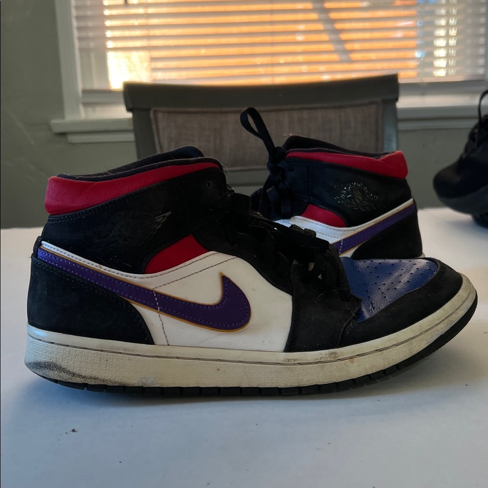 Jordan 1 Mid SE Sneakers Mens 9.5 Nike Air Shoes Rivals Lakers Top 3 Basketball